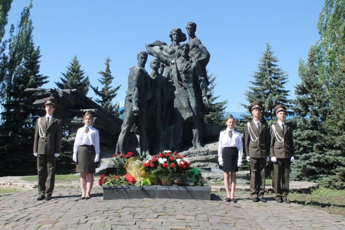 Памятник молодогвардейцам