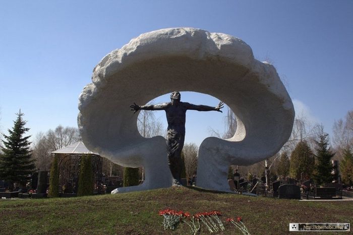 Памятник Ликвидаторам Чернобыльской трагедии